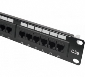 Panneau de brassage 19 CAT5E UTP 24 ports