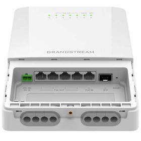Switch extérieur 5 ports giga 4 PoE 1 SFP+ Grandstream