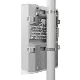 Switch extérieur 16 ports giga PoE+ 300W 2 SFP+ Mikrotik